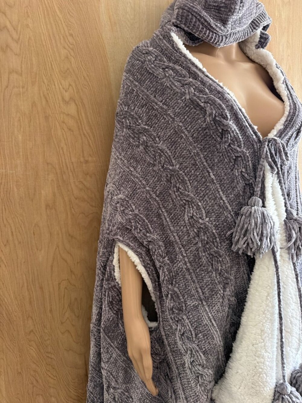 Soft Surroundings Chenille Sherpa Wearable Hooded Cable Knit Throw 46 x 78 - Picture 6 of 14